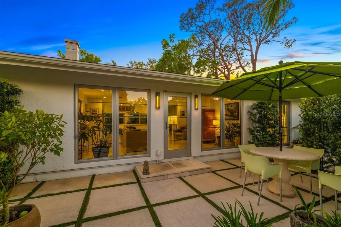 494 Sapphire Dr., Sarasota, FL 34234