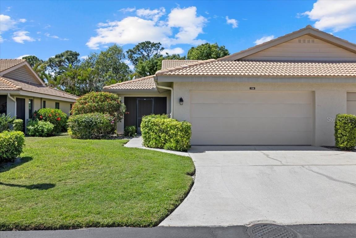 7205 Wood Creek Dr. #16, Sarasota, FL 34231
