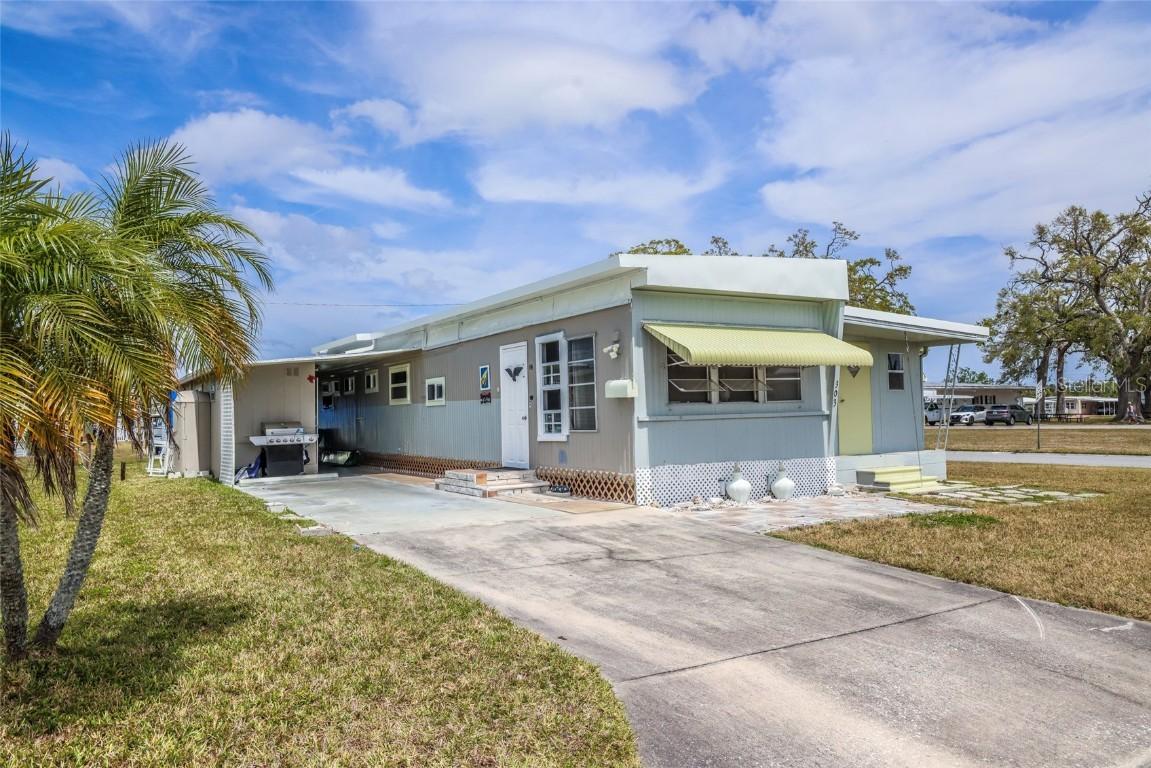 303 50th Ave., Bradenton, FL 34207