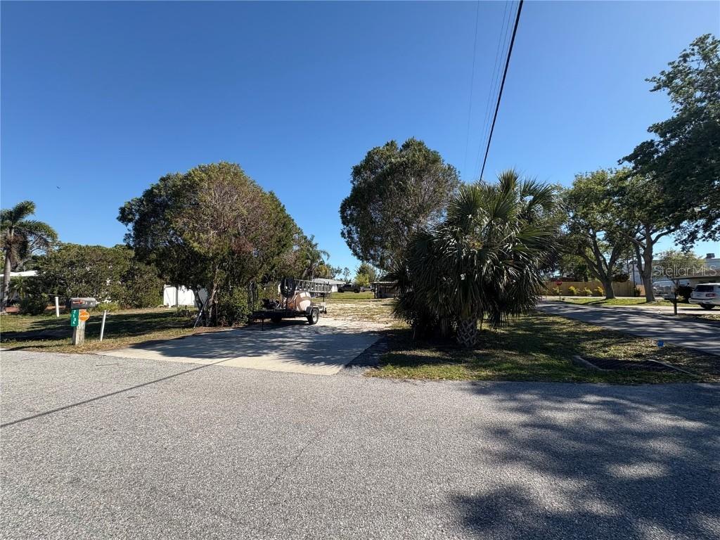 2104 Inner Cass Cir., Sarasota, FL 34231