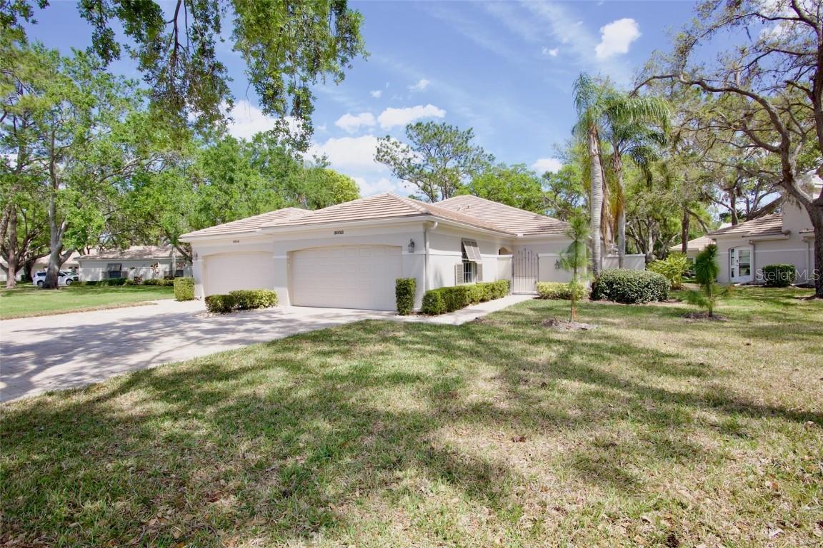 3952 Highland Oaks Dr. #11, Sarasota, FL 34235