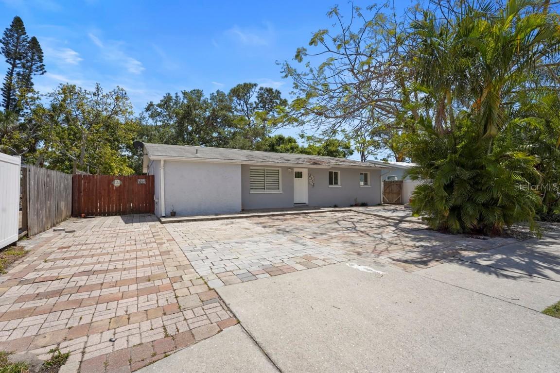 2303 Stratford Dr., Sarasota, FL 34232