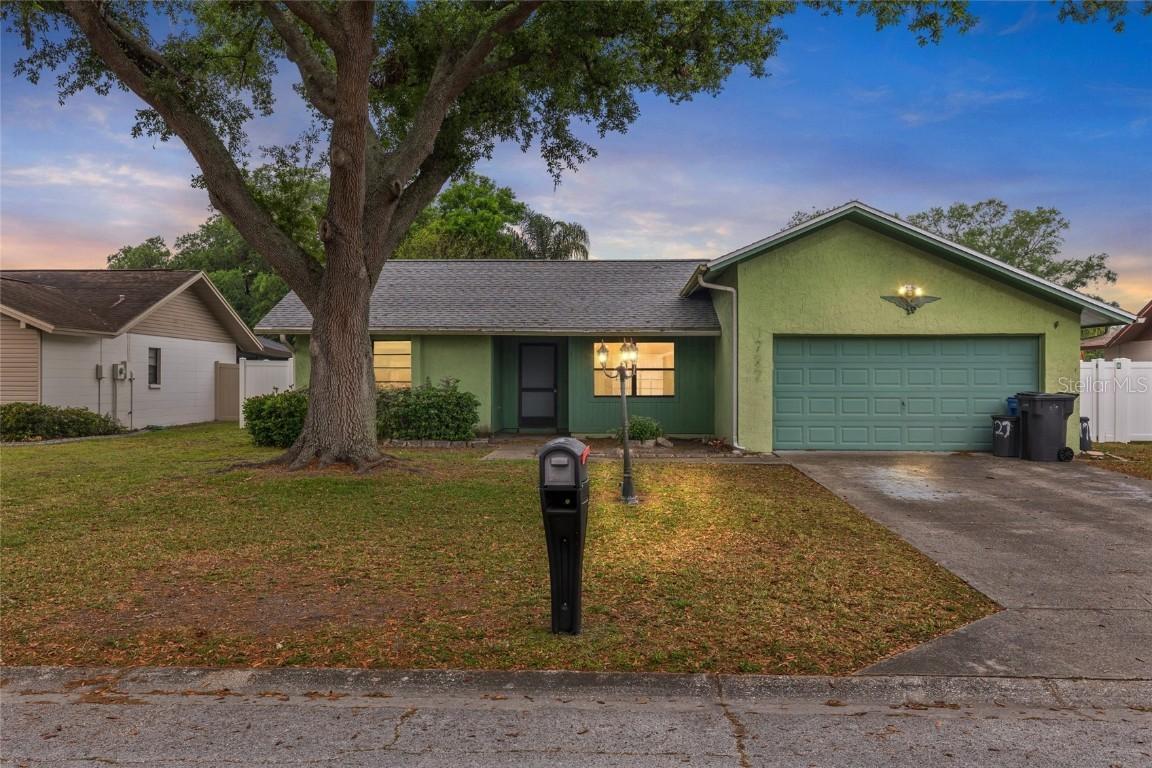 1727 Lake Crest Ave., Brandon, FL 33510