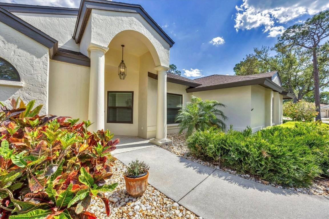 8161 Shadow Pine Way, Sarasota, FL 34238
