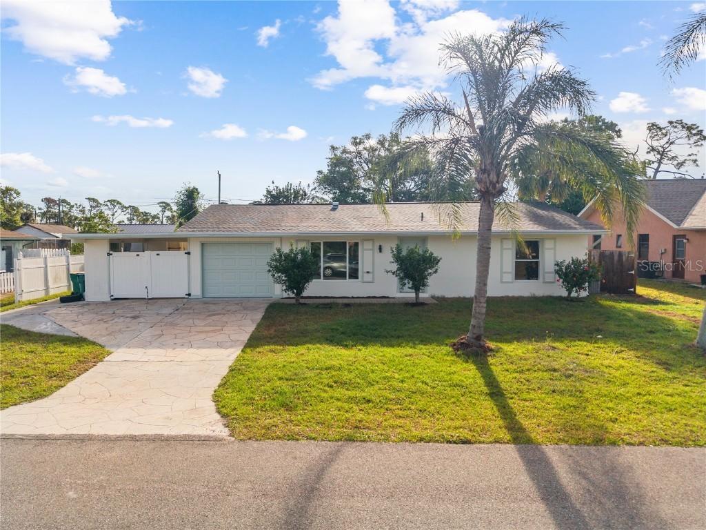 2070 Carpetgreen St., Port Charlotte, FL 33948