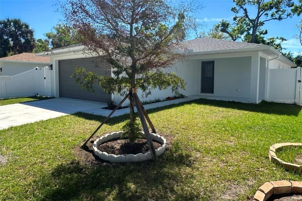 1424 19th St., Sarasota, FL 34234