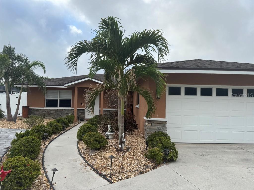 4304 E Drake Blvd., Bradenton, FL 34203