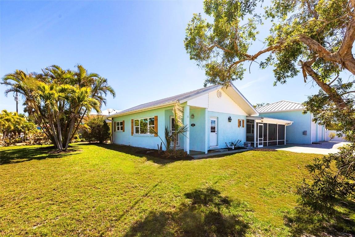 2703 Avenue B, Holmes Beach, FL 34217