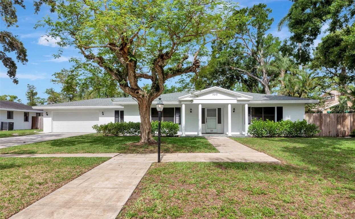 320 25th St., Bradenton, FL 34205