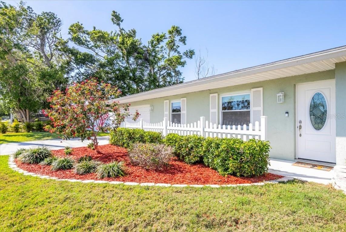 8208 17th Ave., Bradenton, FL 34209
