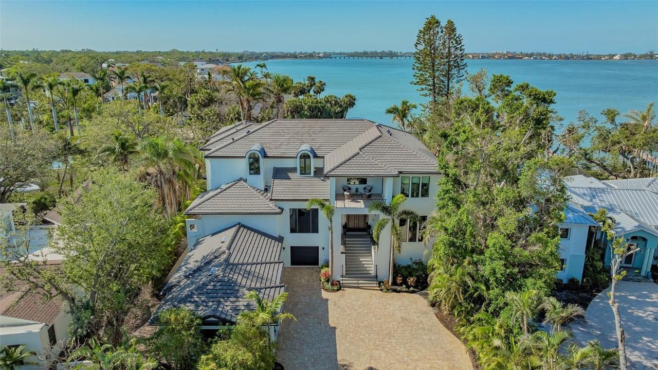1540 Hillview Dr., Sarasota, FL 34239