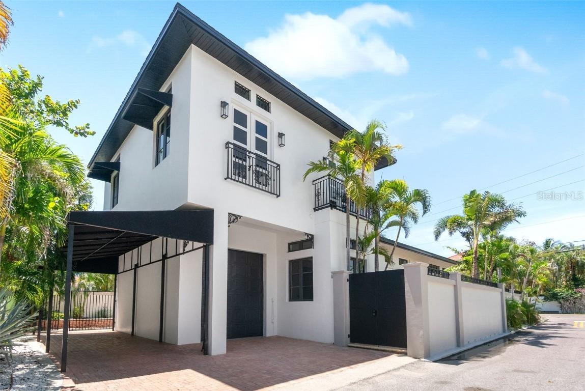 324 Siesta Dr., Sarasota, FL 34242