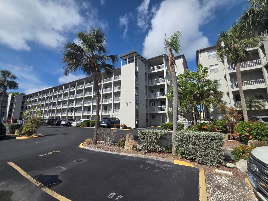 3368 Lake Bayshore Dr. #217 BUILDING P, Bradenton, FL 34205