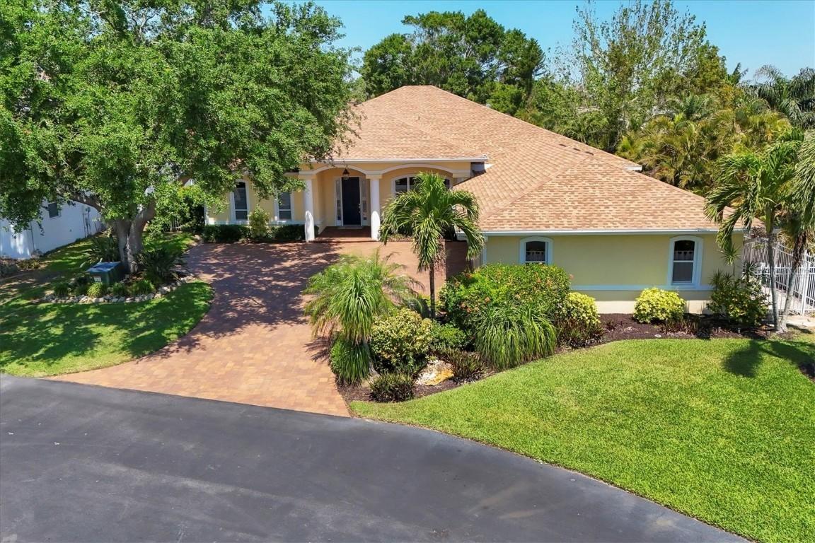 1811 78th St., Bradenton, FL 34209