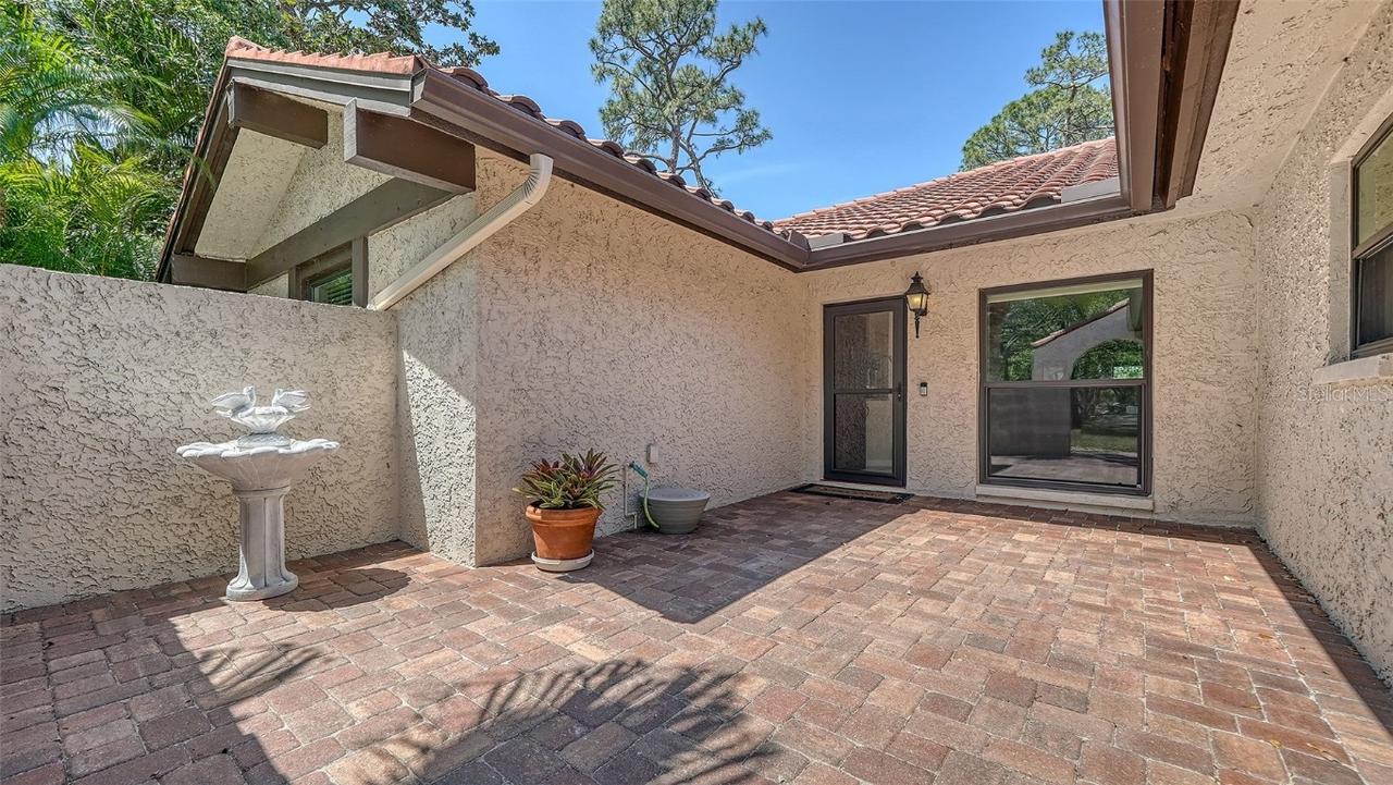 5458 Golf Pointe Dr., Sarasota, FL 34243