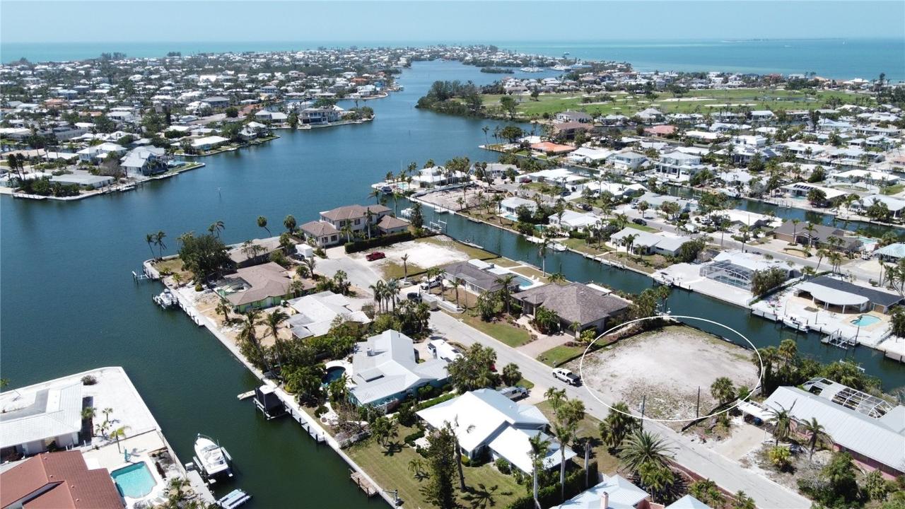 609 Baronet Ln., Holmes Beach, FL 34217