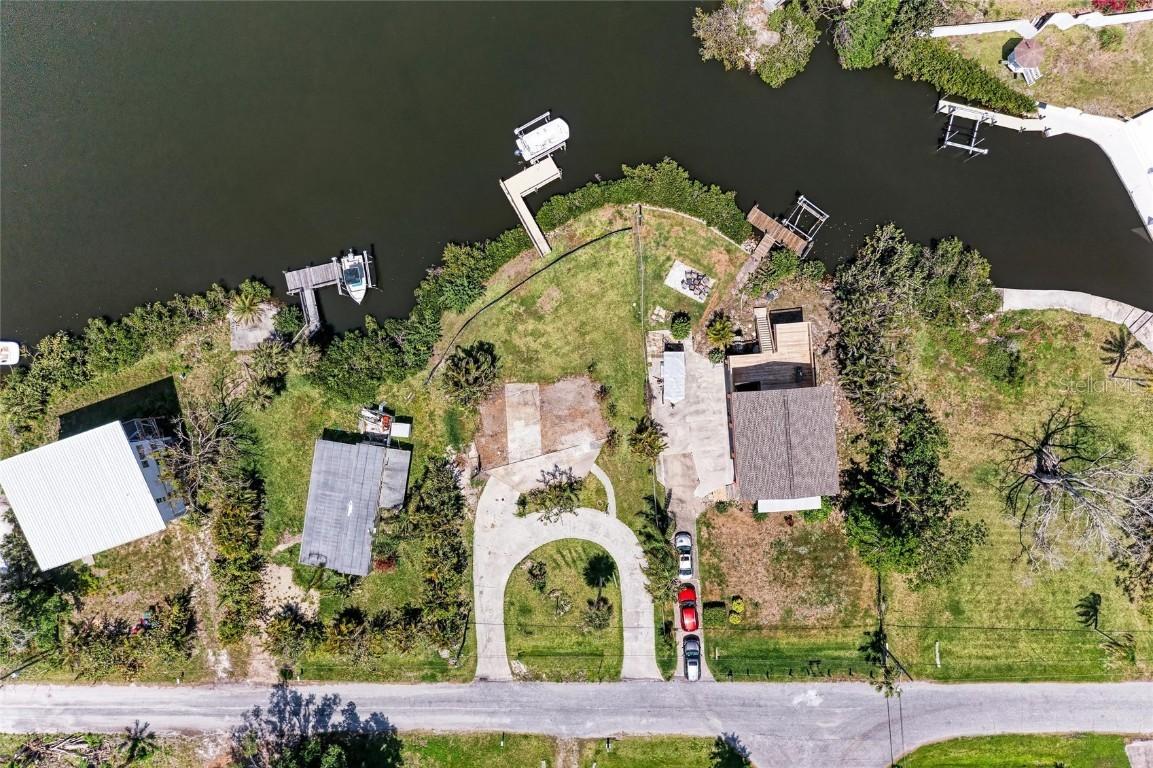 904 Lucille Ave., Nokomis, FL 34275