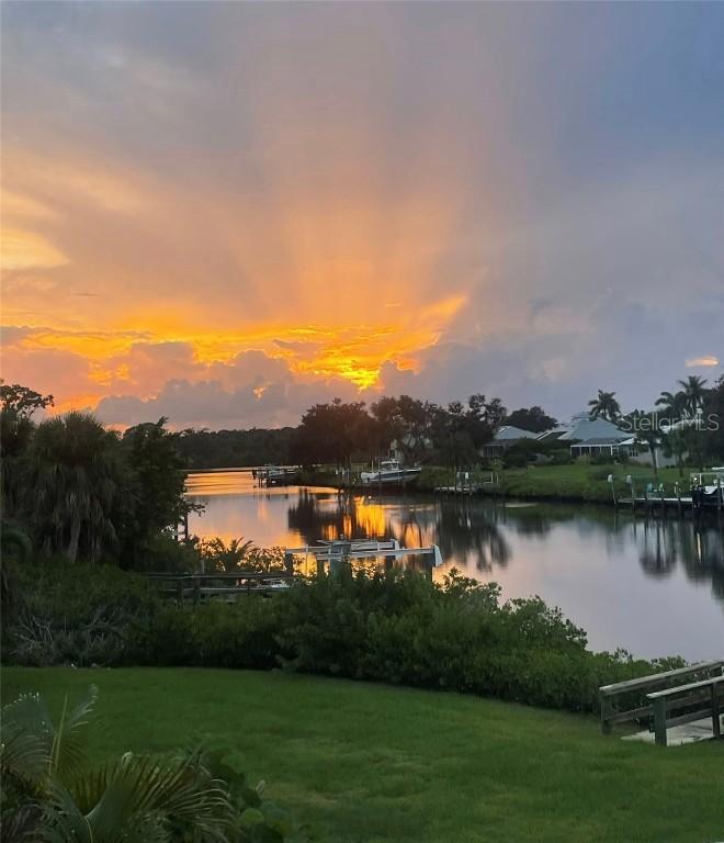 904 Lucille Ave., Nokomis, FL 34275