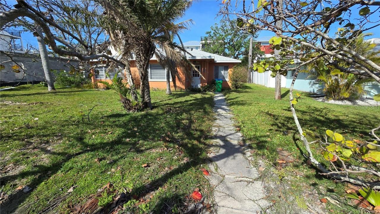 2206 Avenue B, Bradenton Beach, FL 34217
