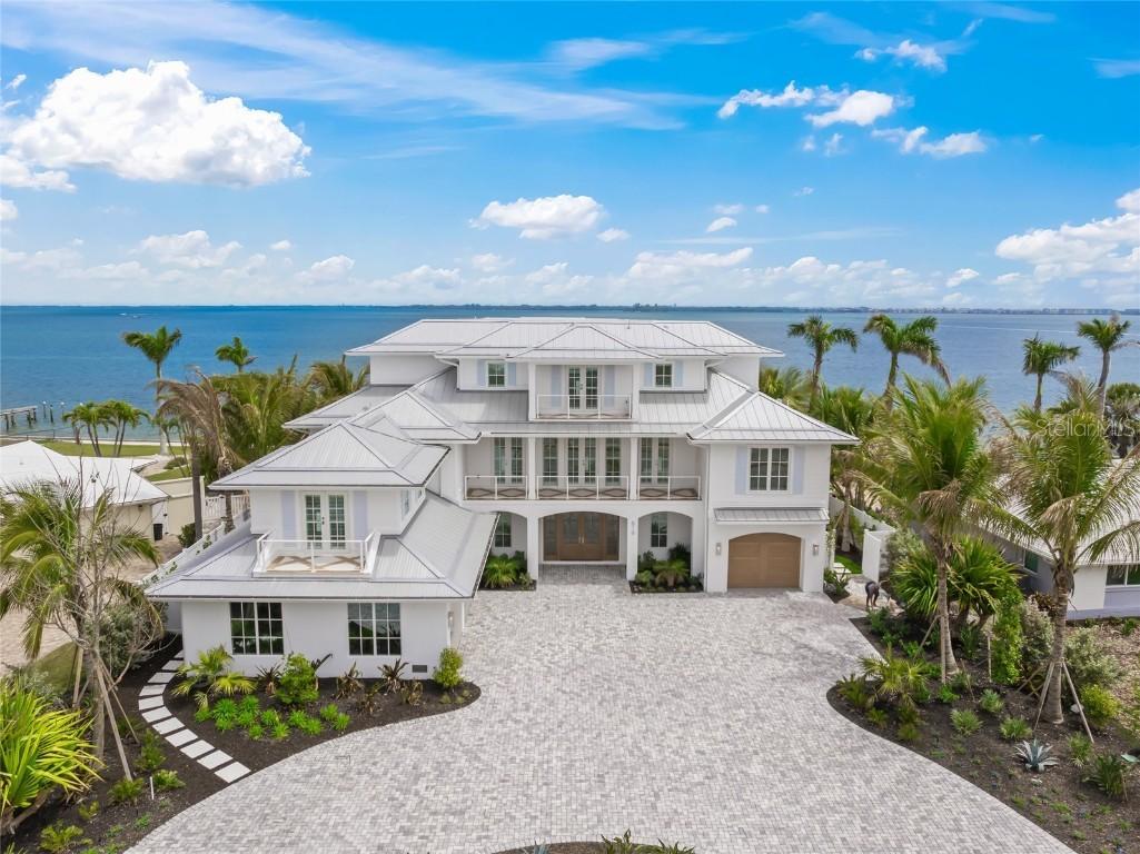 619 Key Royale Dr., Holmes Beach, FL 34217
