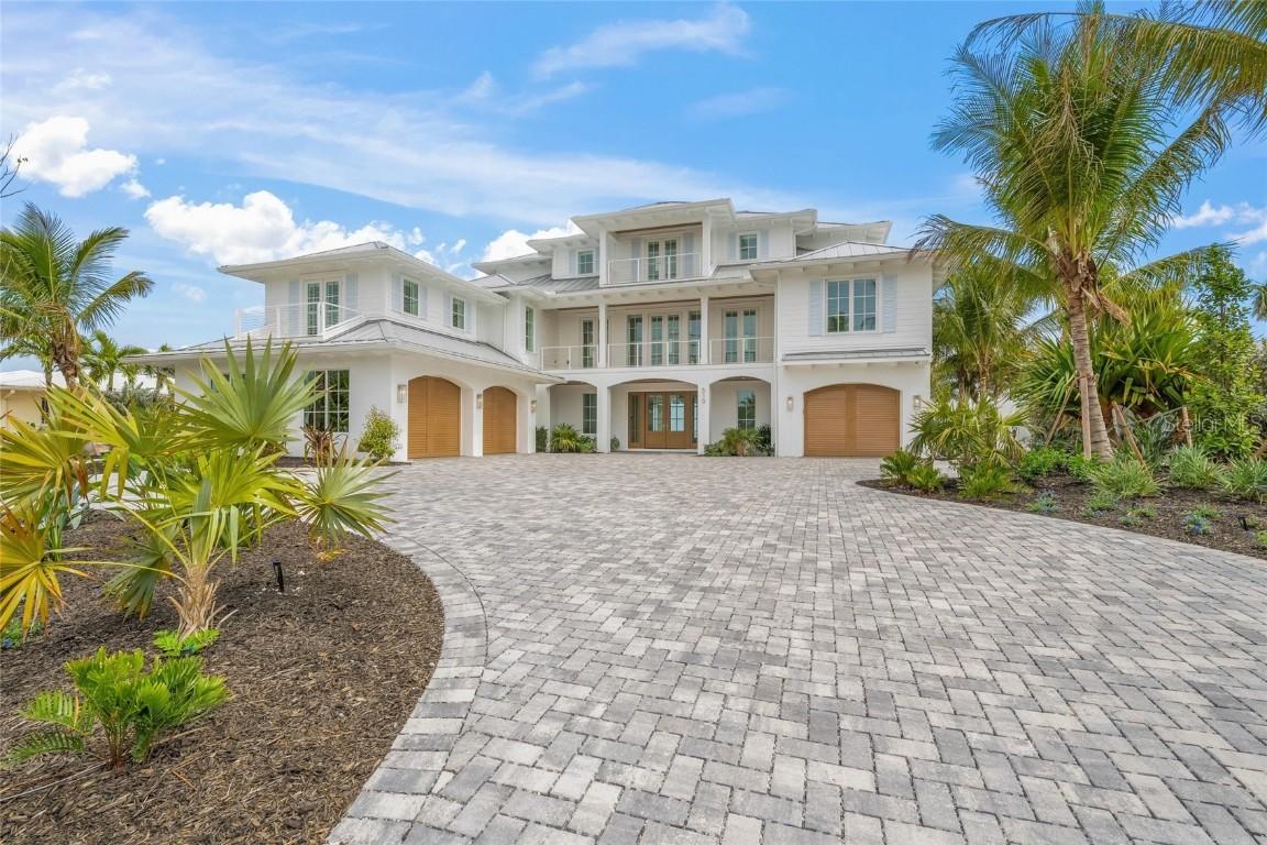 619 Key Royale Dr., Holmes Beach, FL 34217