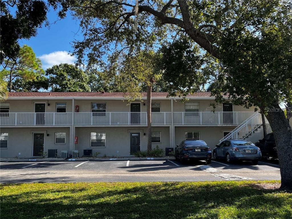 900 La Costa Cir. #4, Sarasota, FL 34237