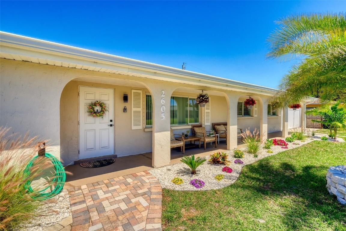 2605 Sunnybrook Dr., Sarasota, FL 34239