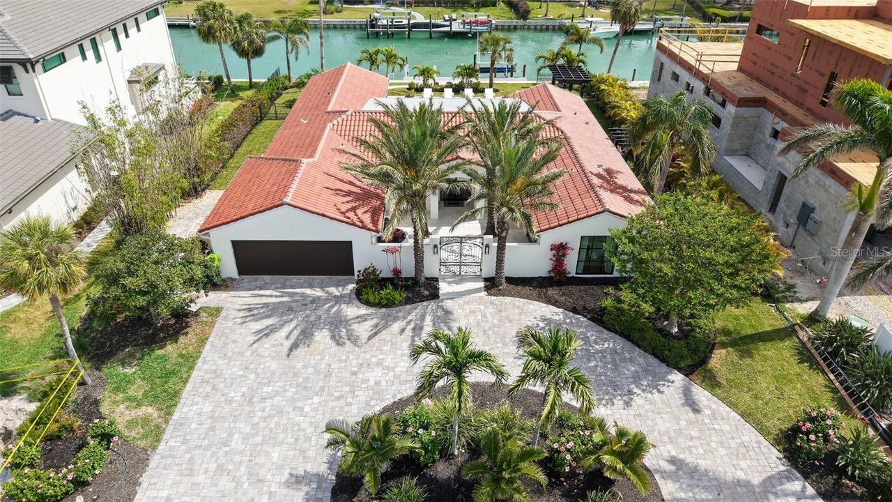 465 E Royal Flamingo Dr., Sarasota, FL 34236