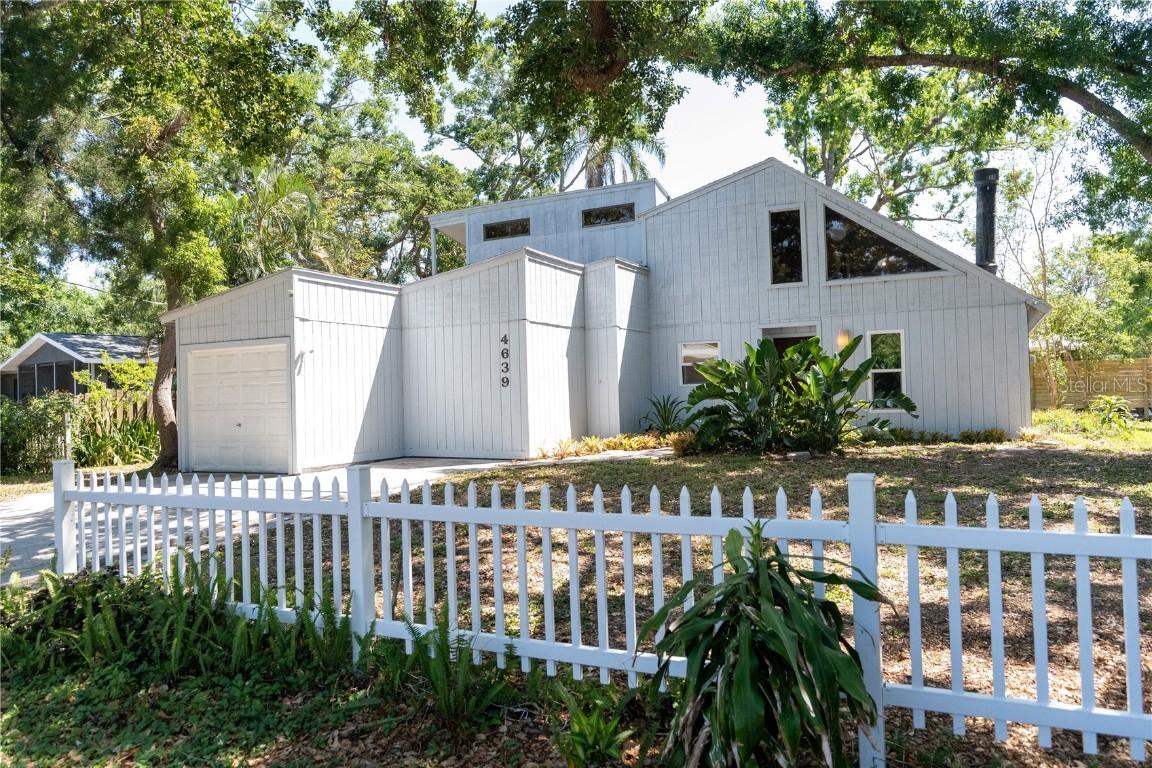 4639 Sloan Ave., Sarasota, FL 34233