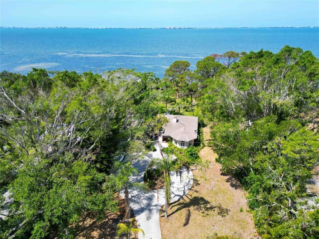 7620 Westmoreland Dr., Sarasota, FL 34243