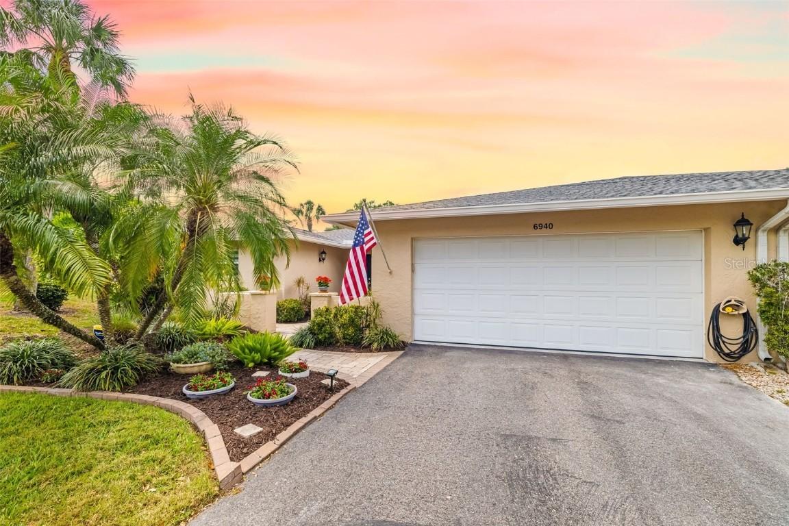 6940 W Country Club Dr. #V-77, Sarasota, FL 34243
