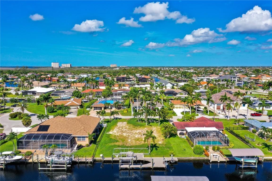 5327 Baypoint Ct., Cape Coral, FL 33904