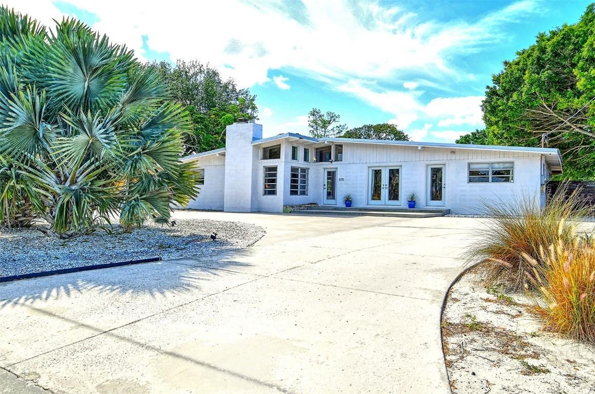 6115 6th Ave., Bradenton, FL 34209