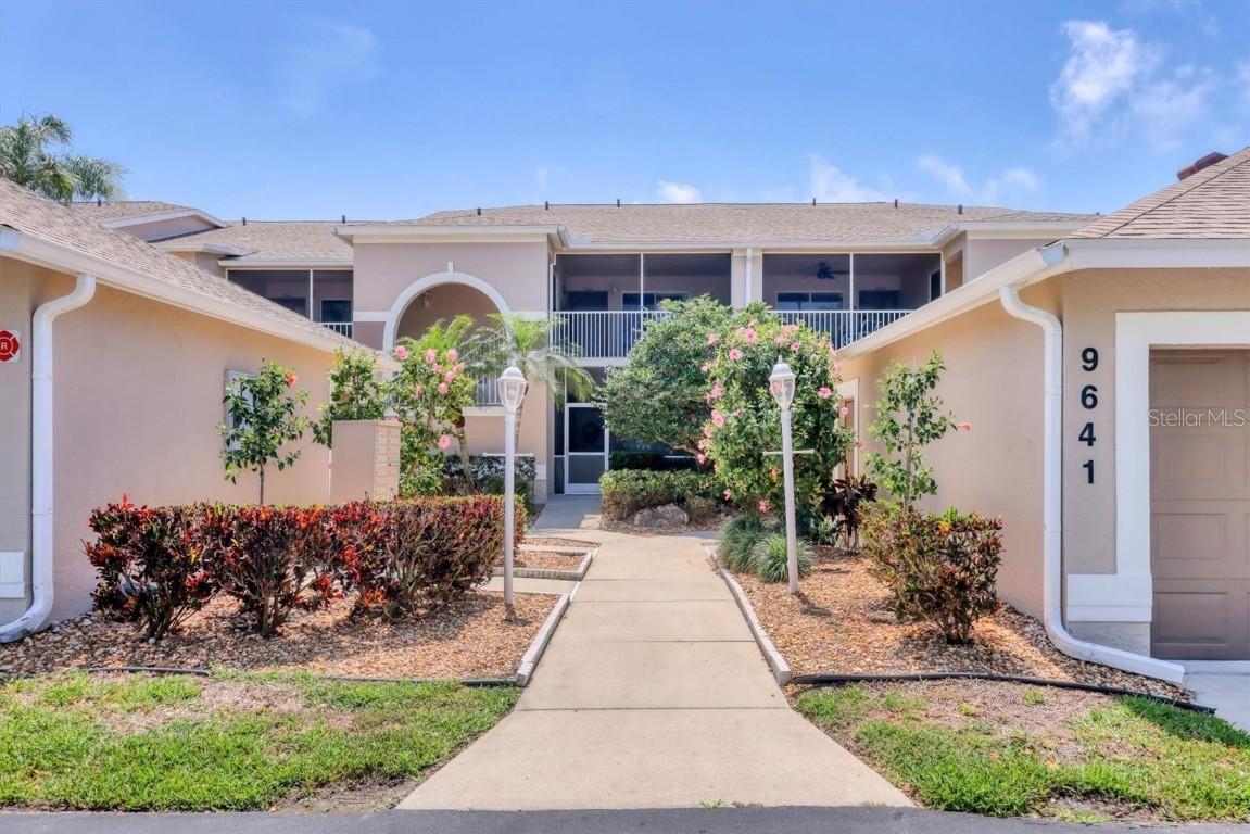 9641 Castle Point Dr. #1215, Sarasota, FL 34238