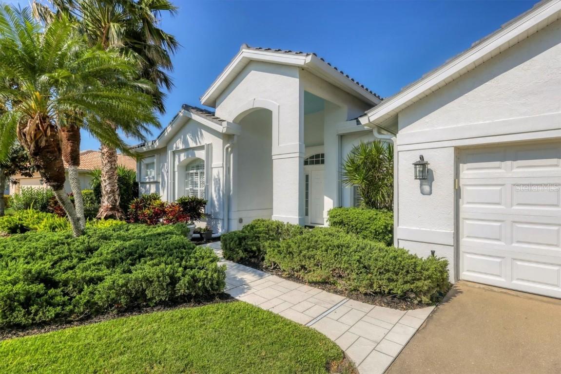 8718 Grey Oaks Ave., Sarasota, FL 34238