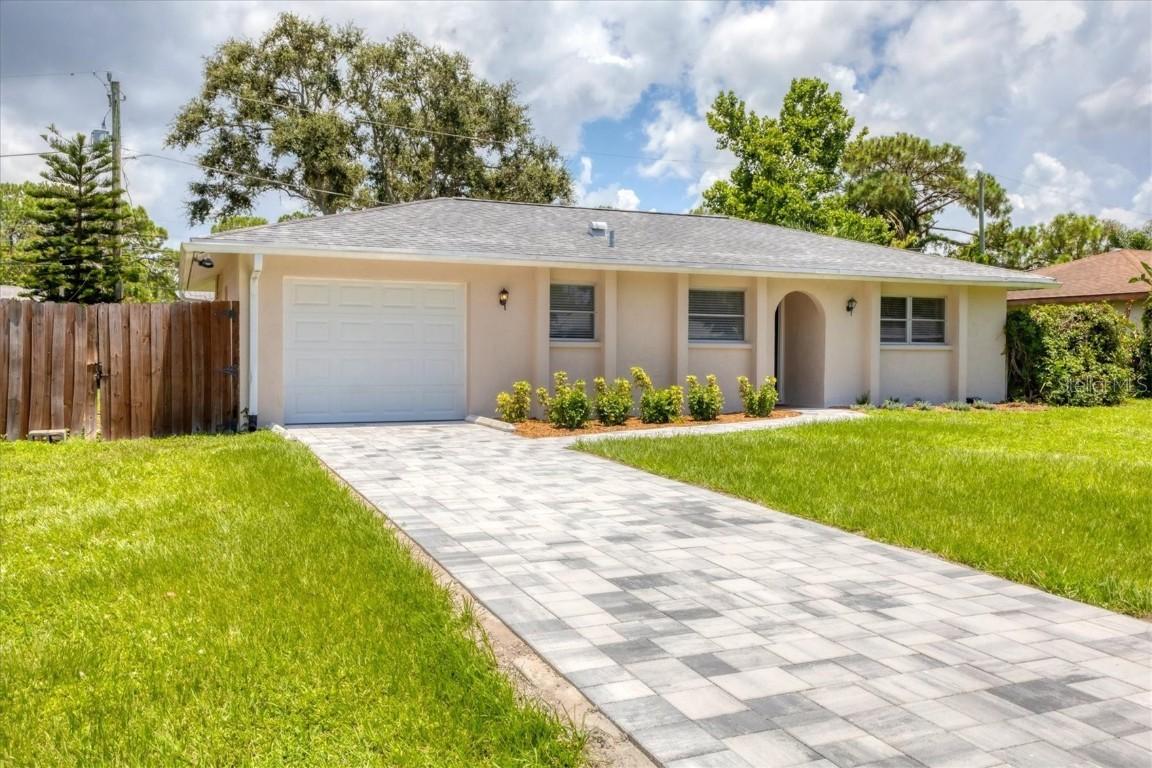 2151 Upton Ave., Sarasota, FL 34232