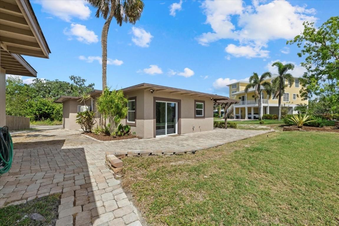 6718 68th Ave., Bradenton, FL 34203