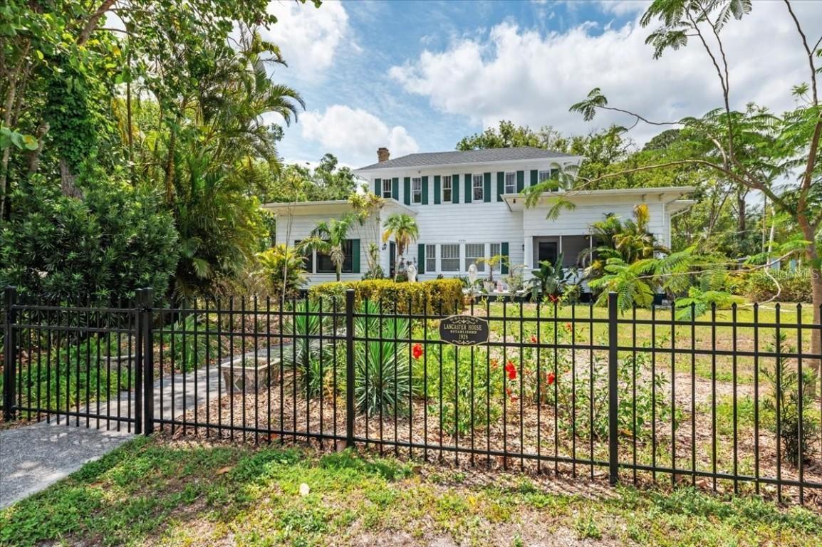 2326 2nd Ave., Bradenton, FL 34208
