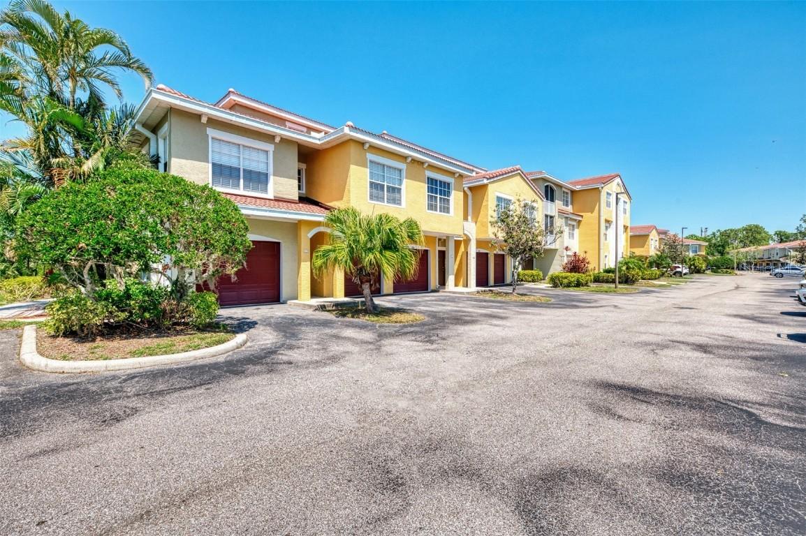 5601 Bentgrass Dr. #10-105, Sarasota, FL 34235