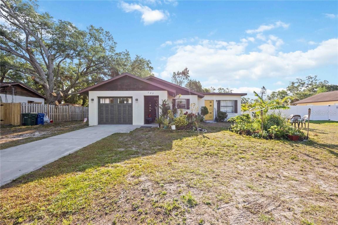 787 Locklear Ave., Sarasota, FL 34237