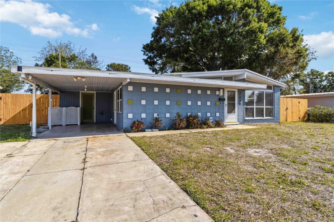 2400 Stanford Ave., Bradenton, FL 34207