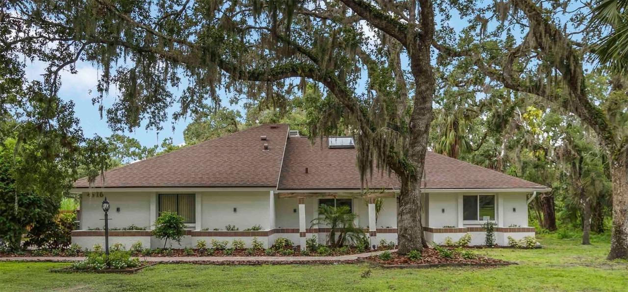 4916 Hidden Oaks Tr., Sarasota, FL 34232
