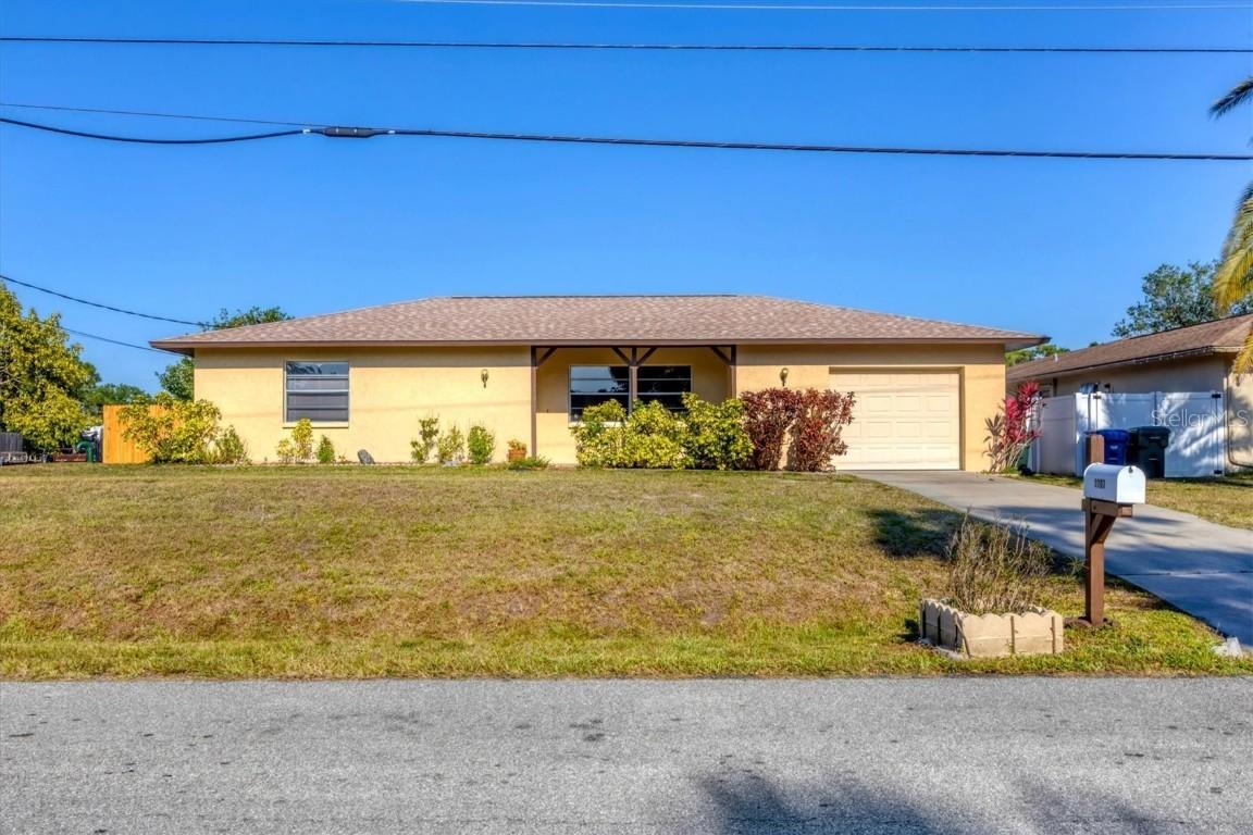 2707 Vinson Ave., Sarasota, FL 34232