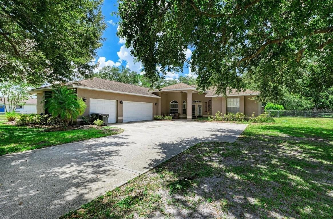 2611 221st St., Bradenton, FL 34211