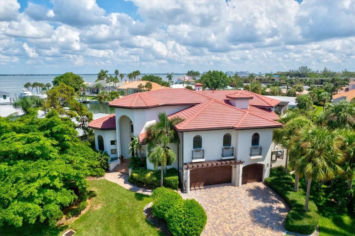 524 Schooner Ln., Longboat Key, FL 34228