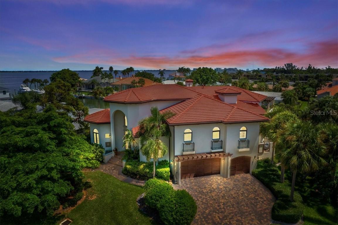 524 Schooner Ln., Longboat Key, FL 34228