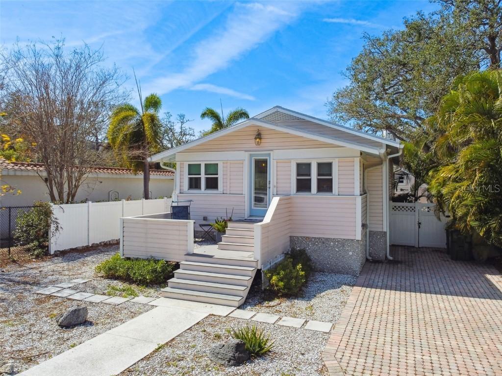 652 Ohio Pl., Sarasota, FL 34236