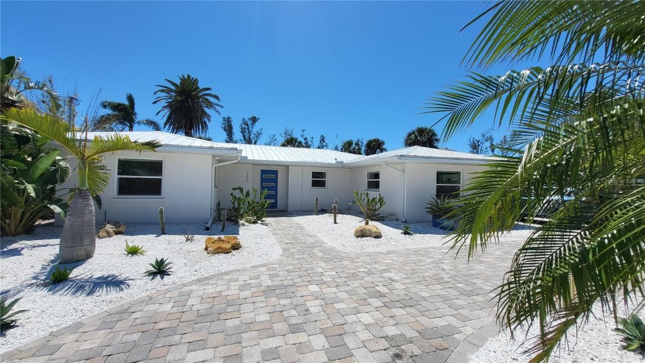 306 Island Cir., Sarasota, FL 34242