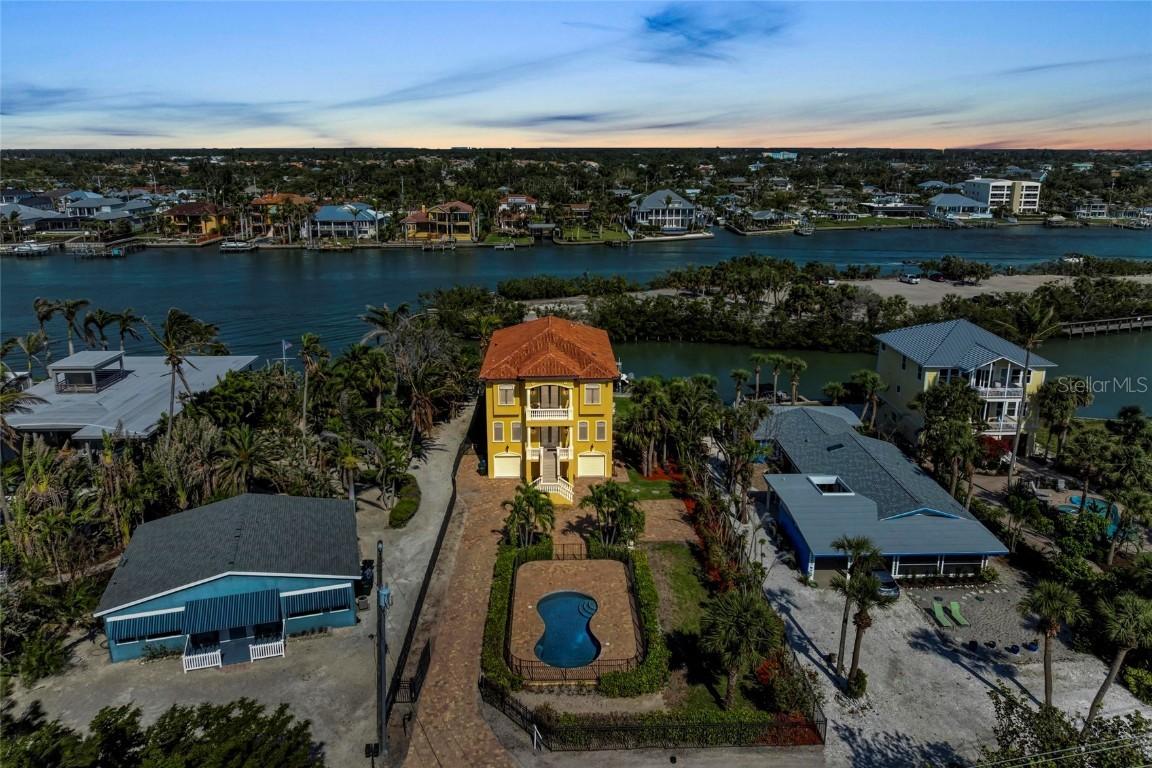 416 Casey Key Rd., Nokomis, FL 34275