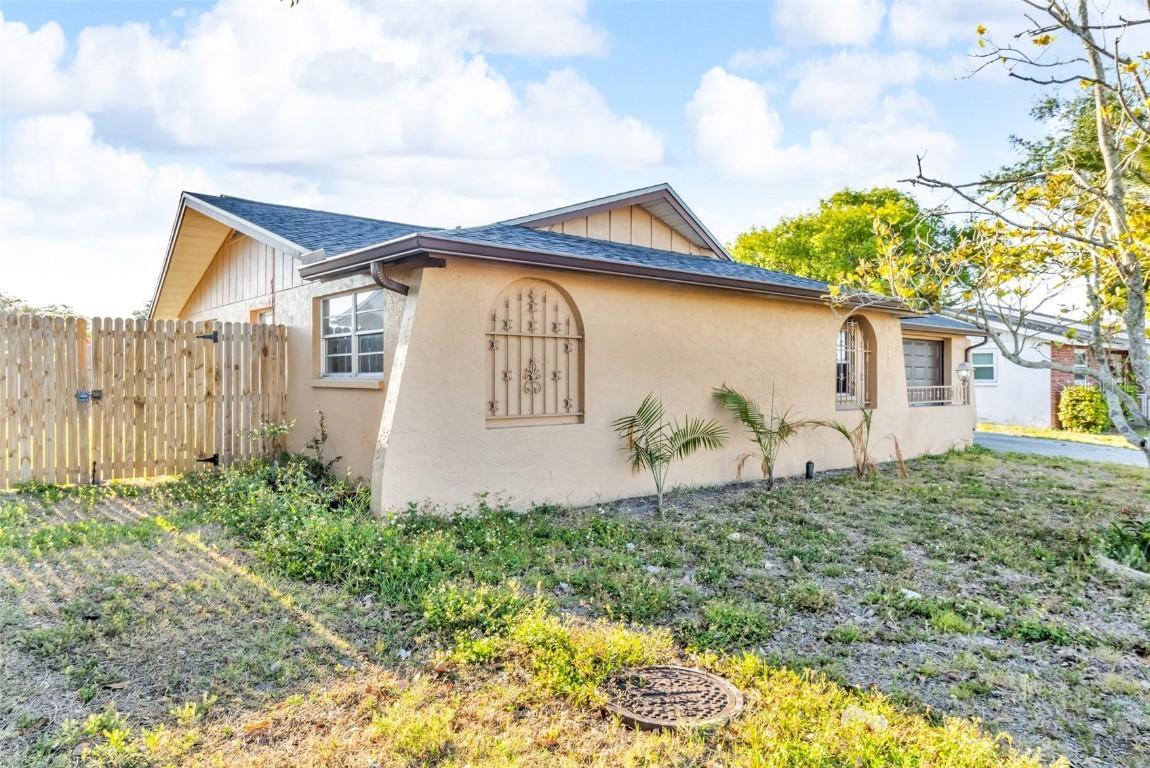 9430 Glen Moor Ln., Port Richey, FL 34668